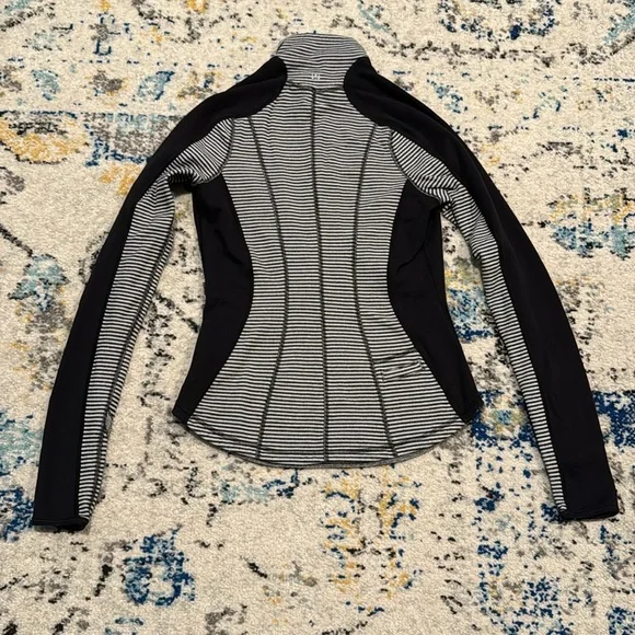 Lululemon Half Zip Pullover - Picture 7 of 10